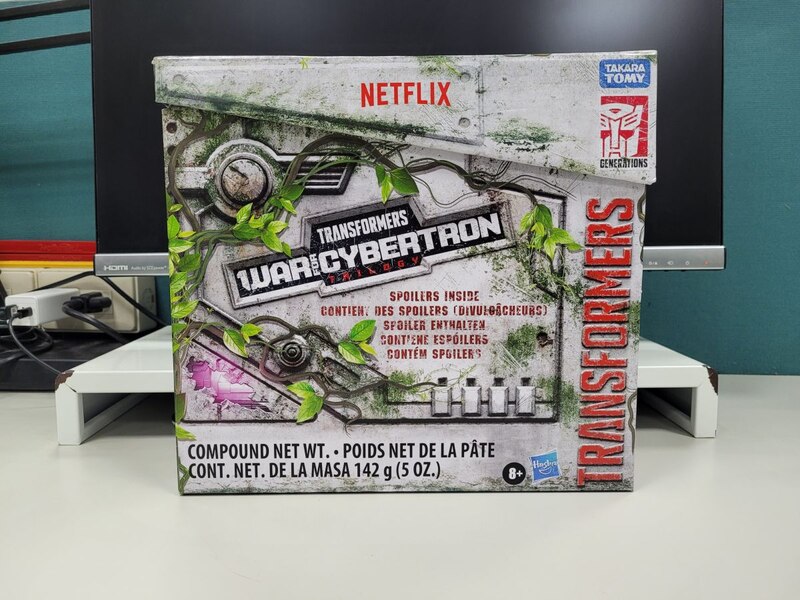 Netflix Transformers Spoiler Pack Megatron And Skelivore  (1 of 23)